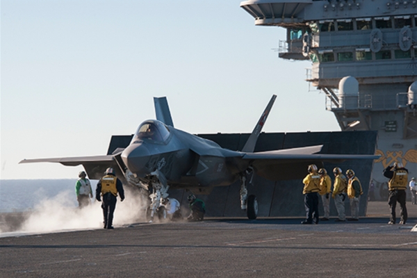 US military aircraft